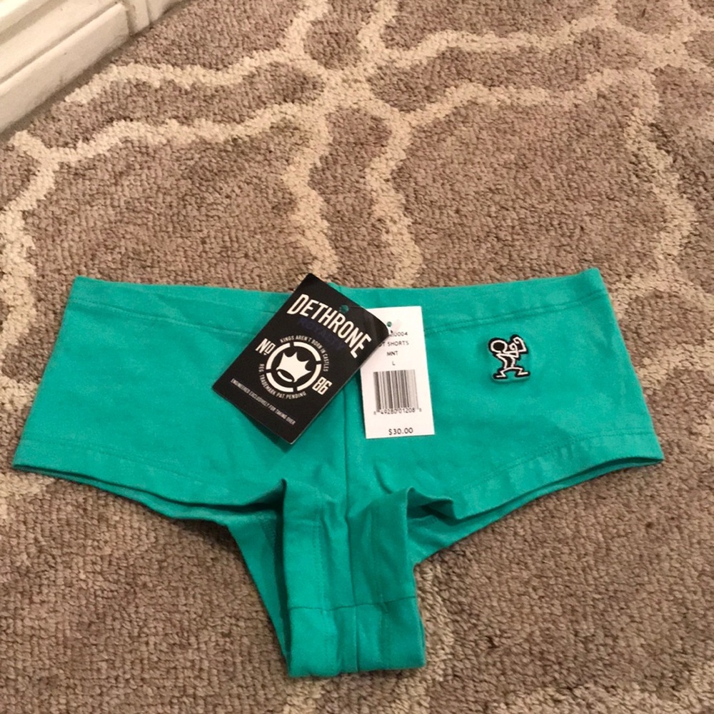 MMA Dethrone Hot Shorts